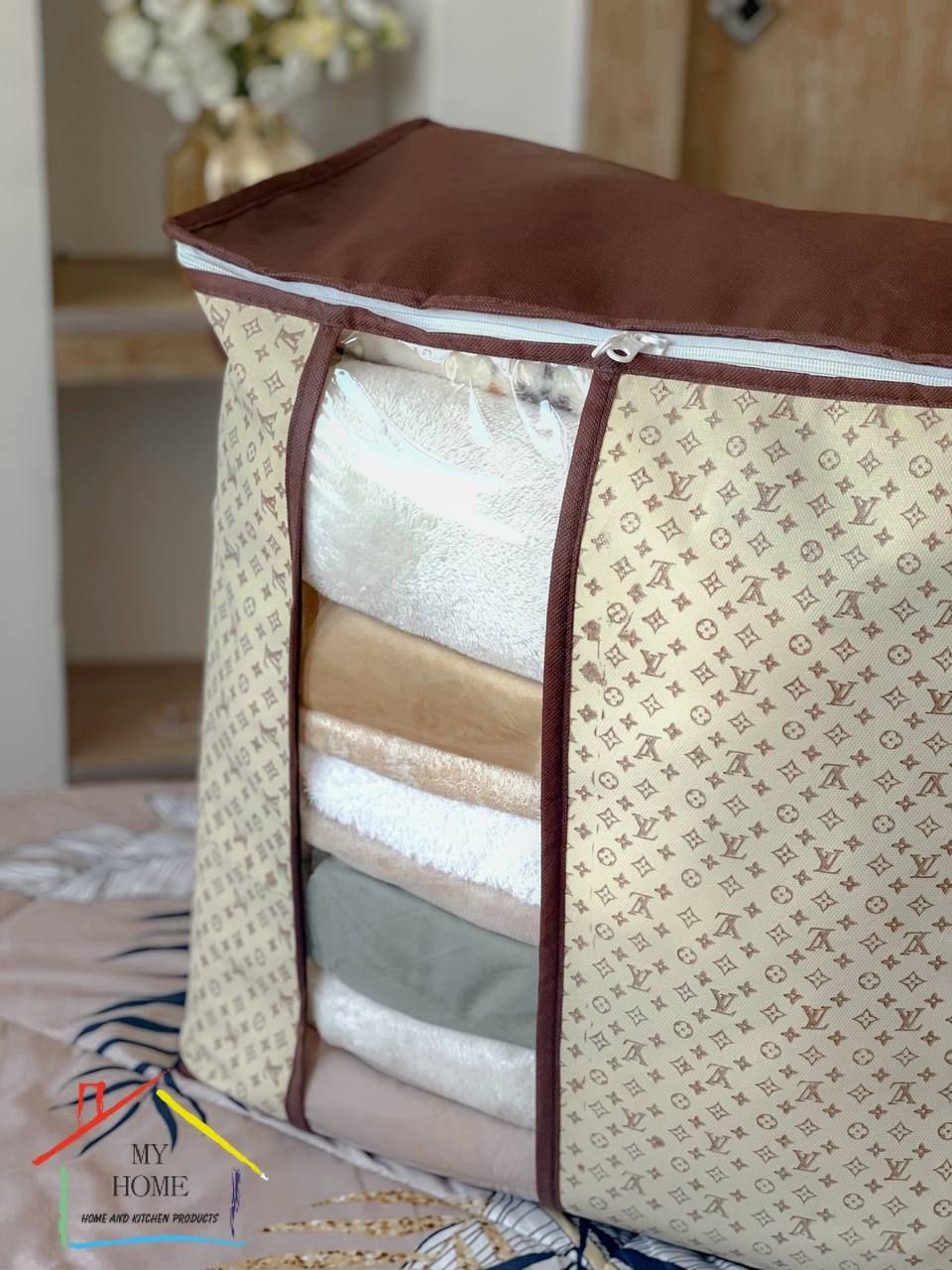  باکس طرح LV برند ( myhomepack)ابعاد : 46 در 28 در 51 سانتی مترپارچه ضخیم و طلق رنگ: نباتی وقهوه ای طرح : مشابه تصویر