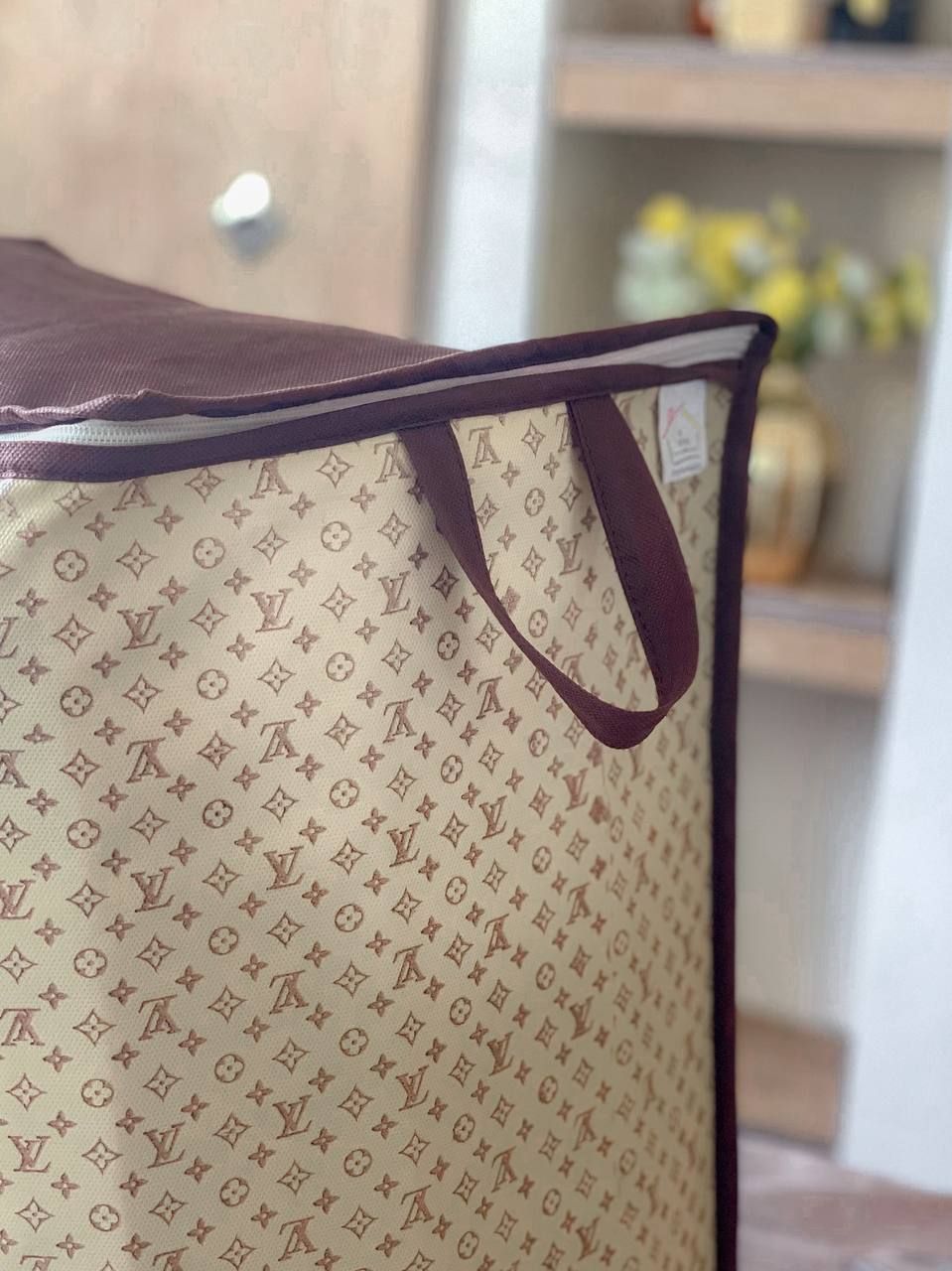  باکس طرح LV برند ( myhomepack)ابعاد : 46 در 28 در 51 سانتی مترپارچه ضخیم و طلق رنگ: نباتی وقهوه ای طرح : مشابه تصویر